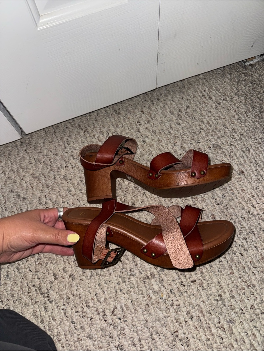 NEWWomen’s Brown Leather Platform Heeled Sandals with Cross Straps